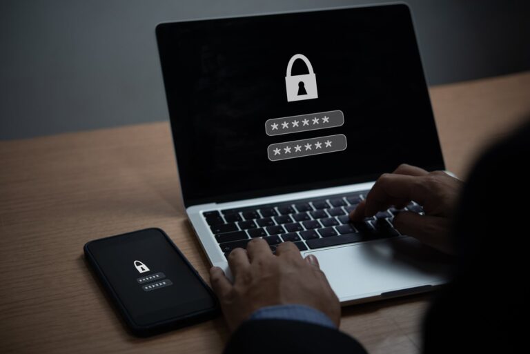 Monitoring authenticatorów wieloskładnikowych w systemach email – wdrożenie
